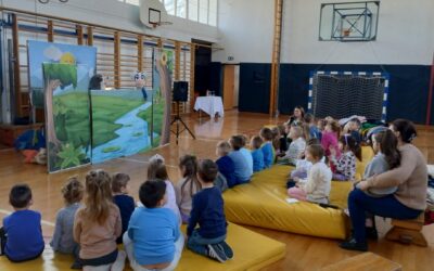 Predstava o prijateljstvu razveselila najmlađe u OŠ Ivana viteza Trnskog